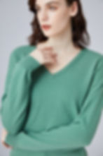 No.42 PURE CASHMERE V-NECK SWEATER