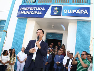 No aniversário de 126 anos de Quipapá, André Ferreira faz entregas ao lado do prefeito Pité