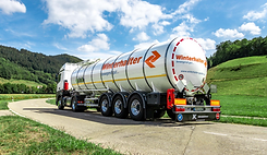 Bitumen LKW der Firma Winterhalter im Schwarzwald