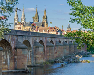 Moulins und der Fluss Allier © Auvergne Rhône Alpes Tourisme L. Olivier.jpg