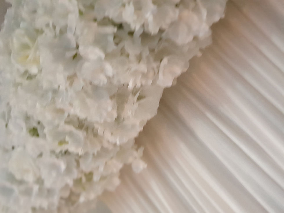 Thumbnail: Square curtain arch with floral runner