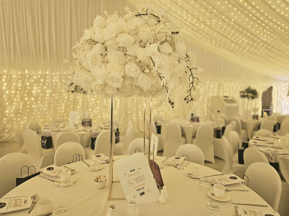 Thumbnail: Gold column with xl 70cm arrangement, candles and flowers