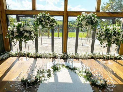 Backdrop Using Columns Column arch backdrop (4 centrepieces) | enlightenmyday