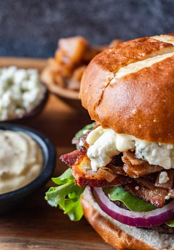 Burger_BaconBlueCheese.jpg