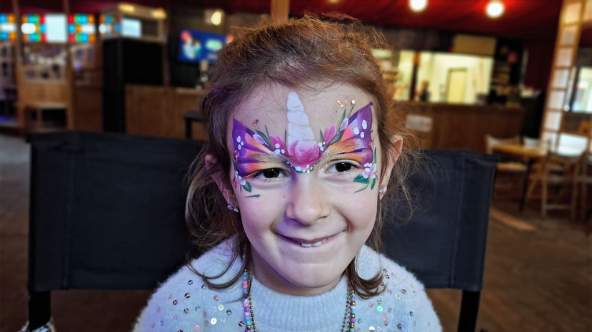Kindergrime Unicorn, schmink, regio Turnhout, schminkster kinderfeestjes Turnhout, Flannell