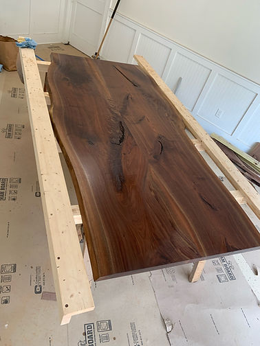 Quick and super accurate flattening jig holding this 8.5 foot long, 43 inch wide natural live edge Walnut table top. Two slabs were perfectly joined using a Festool track saw and Festool Domino joiner. Patience is absolutely necessary. This accurate flattening jig cost a few hundred dollars, not thousands of dollars. It assisted us during every step of joining, glueing, flattening, and finishing this massive slab top that weighed several hundred pounds.