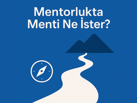 “Mentorlukta Menti Ne İster?” başlıklı görsel. Mavi arka plan üzerinde, dağa uzanan kıvrımlı bir yol ve sol alt köşede bir pusula ikonu yer alıyor. Yolculuk ve yön bulma metaforlarını temsil ediyor.