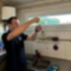 Notre technicien mesurant le TH de l'eau d'un client