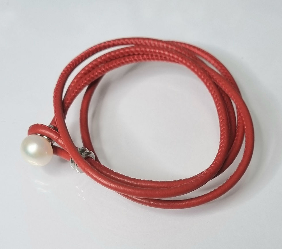 Miniaturbild: Armband aus Nappaleder mit einer Süßwasserperle. Stück 29,-€