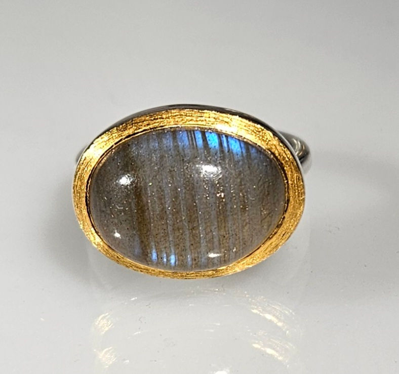 Miniaturbild: Ring aus 925er Silber, teilvergoldet, mit Labradorit oval