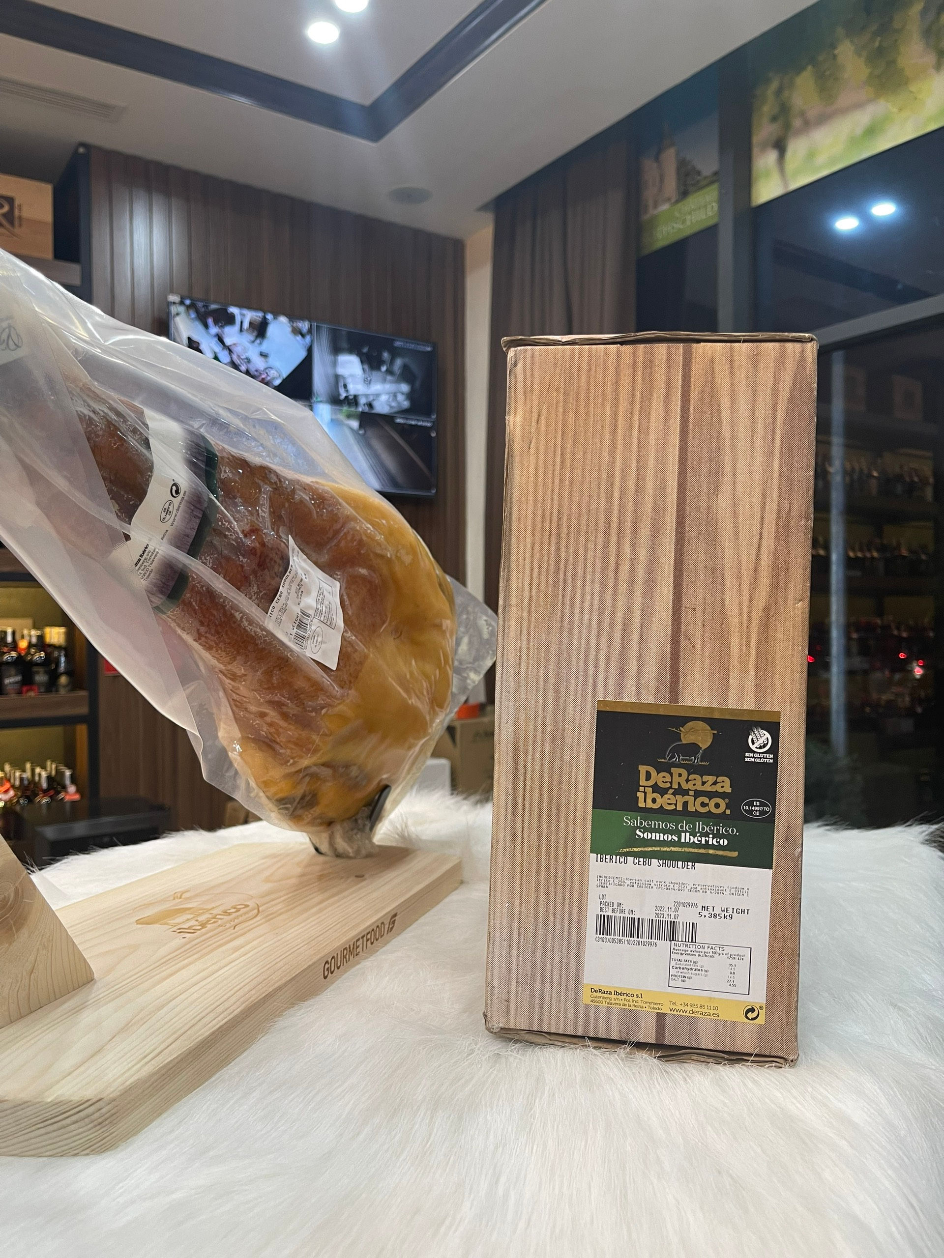 Combo 2 thùng vang tặng đùi heo cỡ đại 𝐈𝐁𝐄𝐑𝐈𝐂𝐎 𝟓,𝟒𝐤𝐠