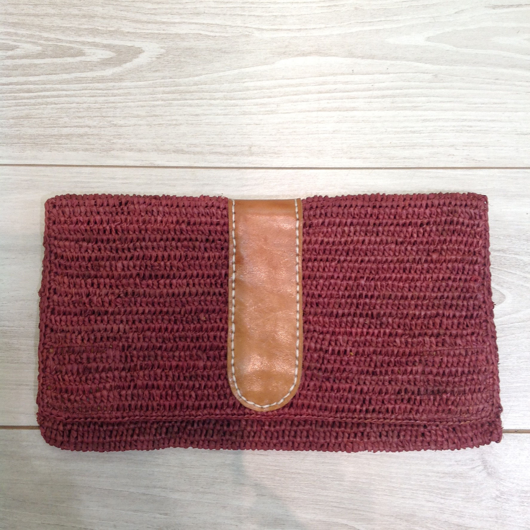 POCHETTE EN RAPHIA ET CUIR NATUREL