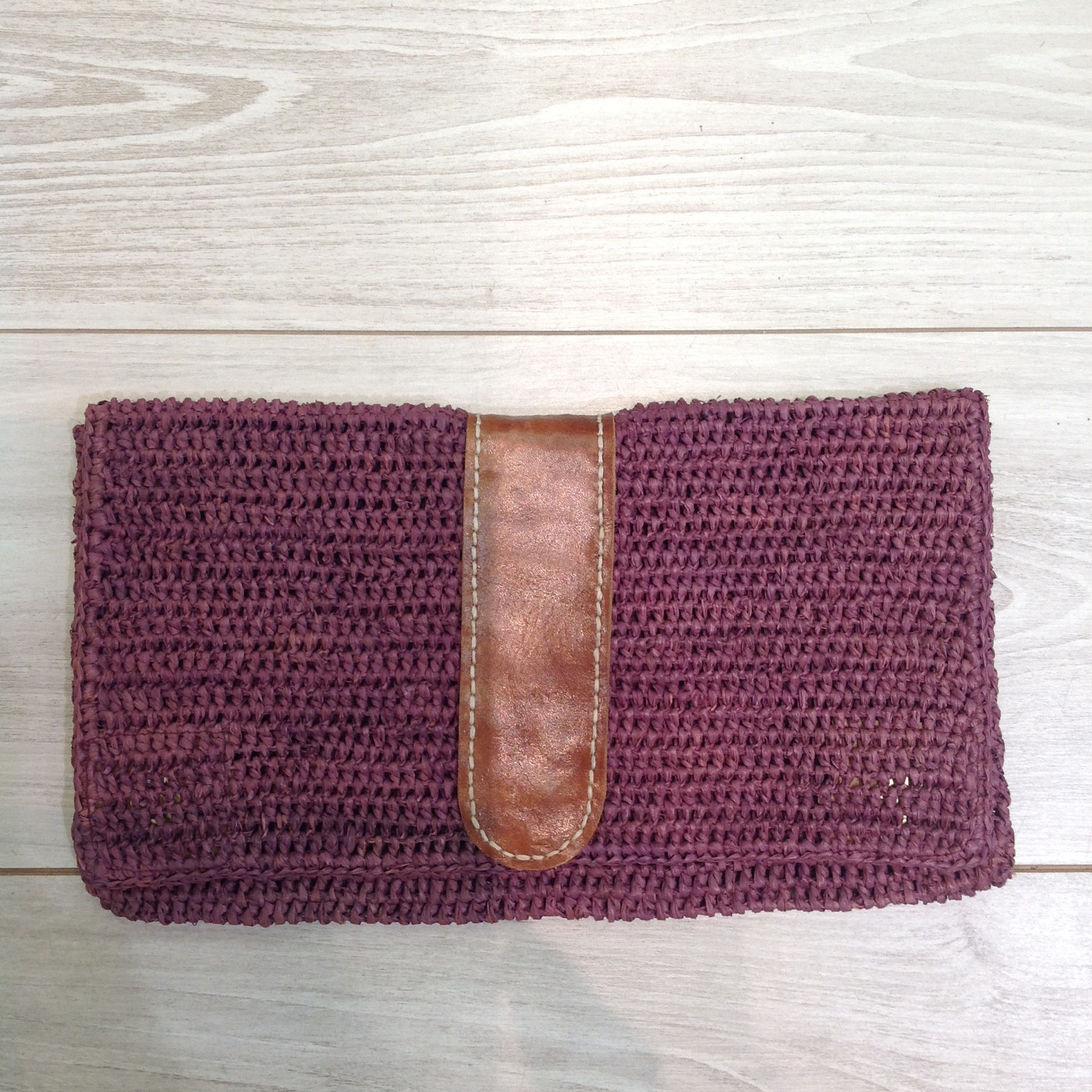 POCHETTE EN RAPHIA ET CUIR NATUREL
