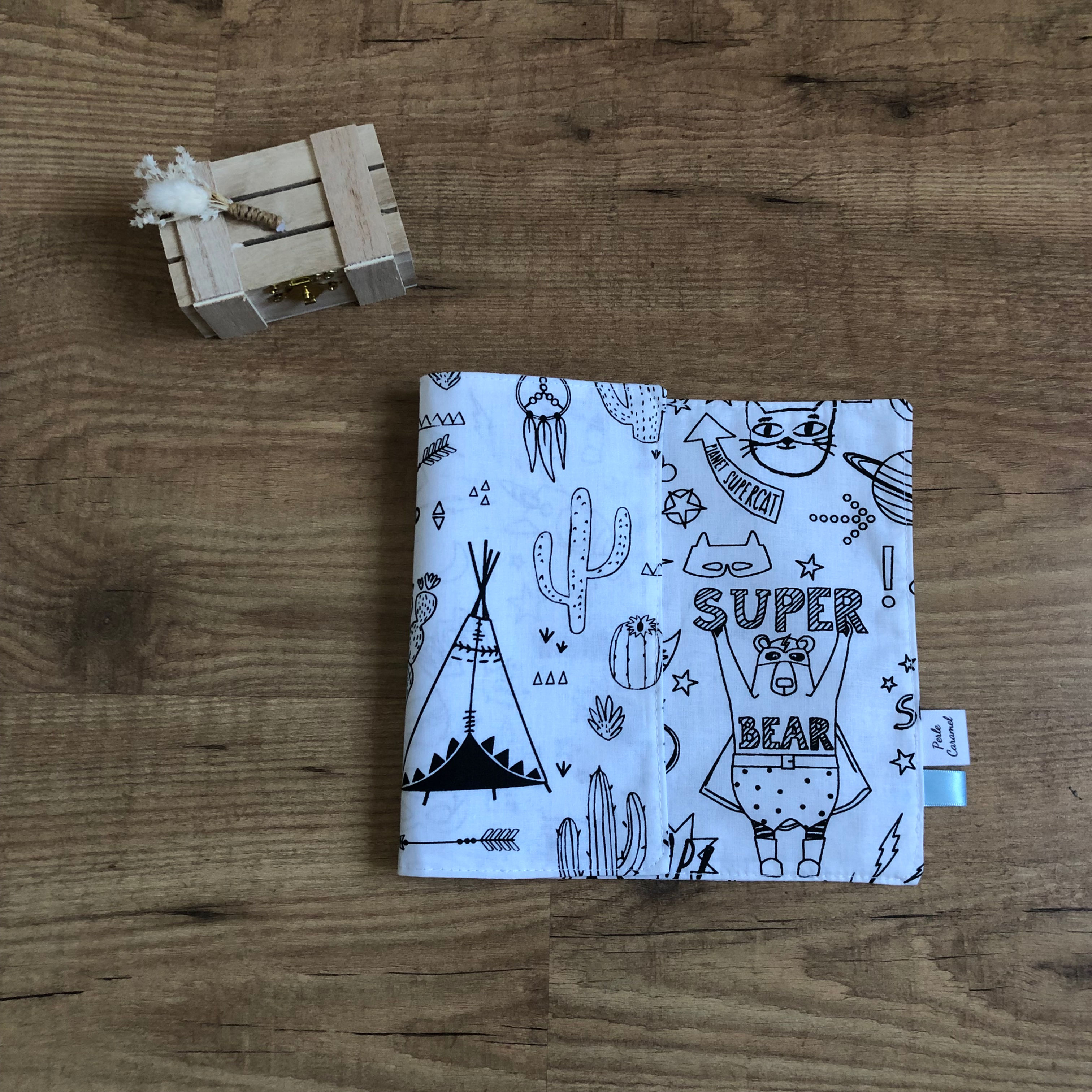 Feuille de coloriage lavable motif Tipi/super héros