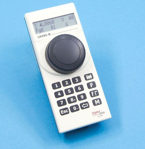 Lenz DCC セット 290px-LENZ_LZV200.jpg