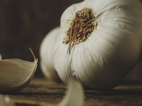 Astuce cuisine du jour : Comment éplucher l'ail facilement et rapidement ?