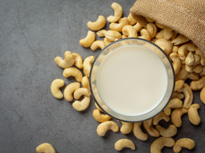 Les alternatives africaines au lait : Découvrez le lait de noix de cajou et ses bienfaits
