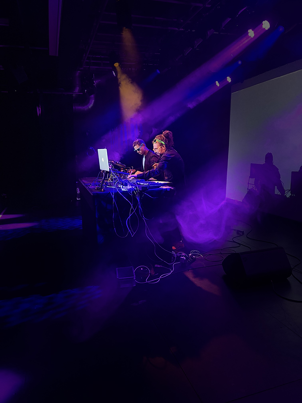 Dual Frequencies_Night in Hong Kong Live at Rote Fabrik ©lacasadenadie.ch_61.heic