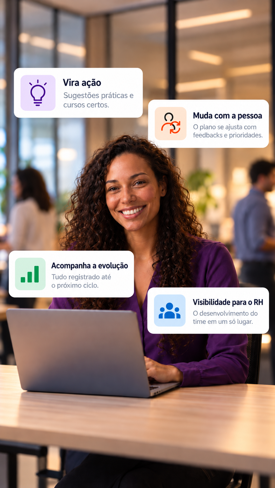 Profissional sorrindo com cards de RH biಕಾರಿ.png