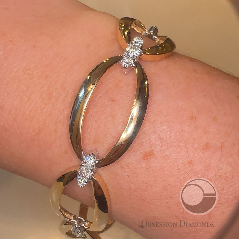 Thumbnail: Diamond Accented Oval  Link Bracelet
