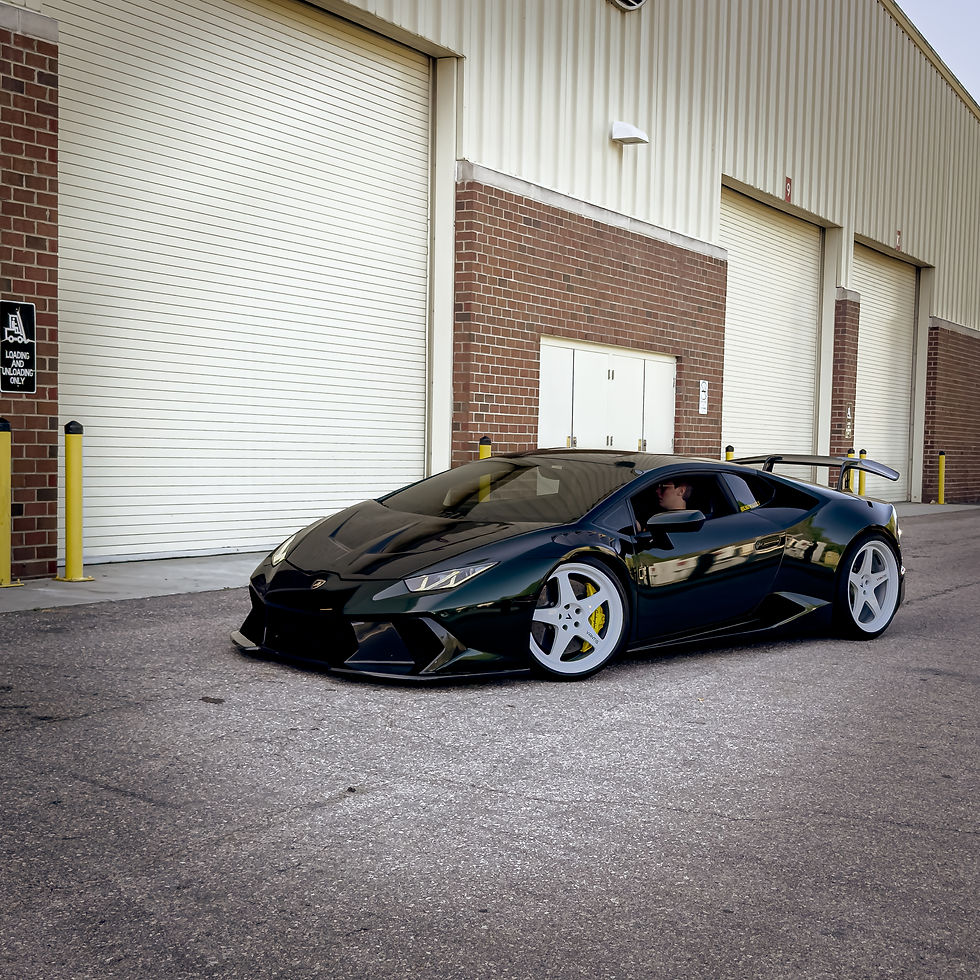 Lamborghini Huracán with white wheels