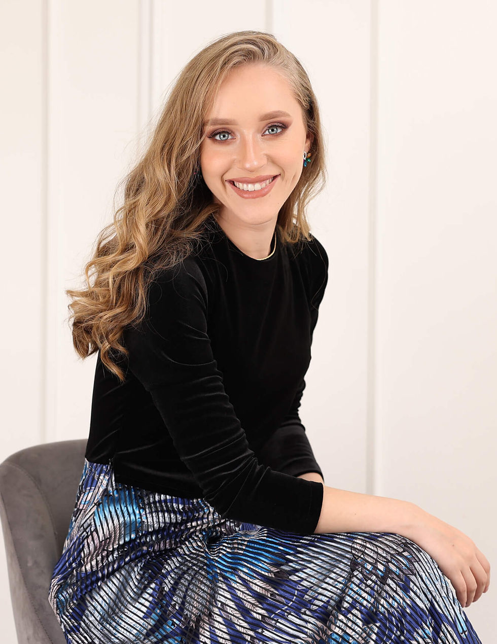 שמלת אירוח דגם קלוש נוצות קטיפה | גווני תכלת