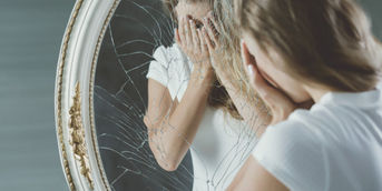 Ados complexés : 5 idées pour les aider à s’aime