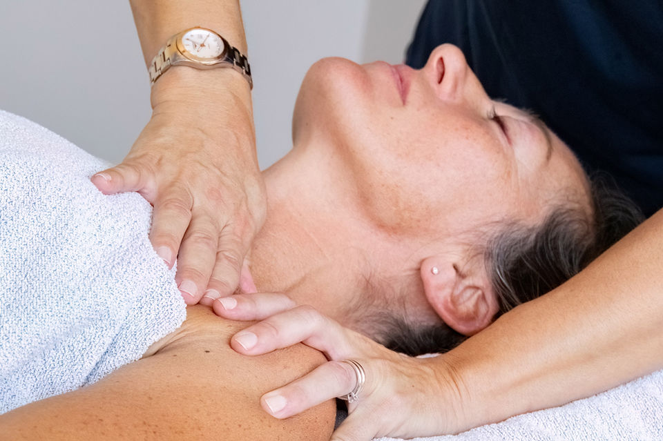 VIVO Physiotherapie,  Zürich, Team, Physio Zürich, Physiopraxis Zürich, Physiotherapie Zürich, Sportphysiotherapie Zürich, Medizinische Trainingstherapie Zürich, Kinderphysiotherapie Zürich, Skoliose Therapie Zürich, Dry Needling Zürich, Lympfdrainage Zürich, Wassertherapie Zürich, Therapeutische Massage Zürich, ddrobotec Zürich