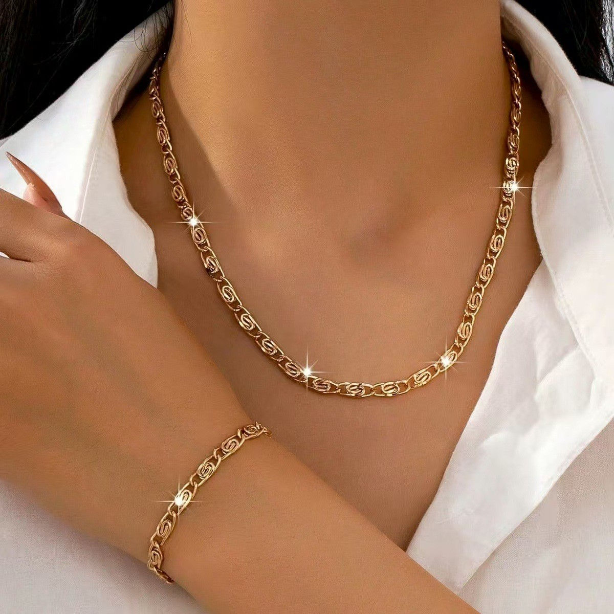 A Set of Sexy and Casual Women's Necklaces and Bracelets, Fashionable, Personali