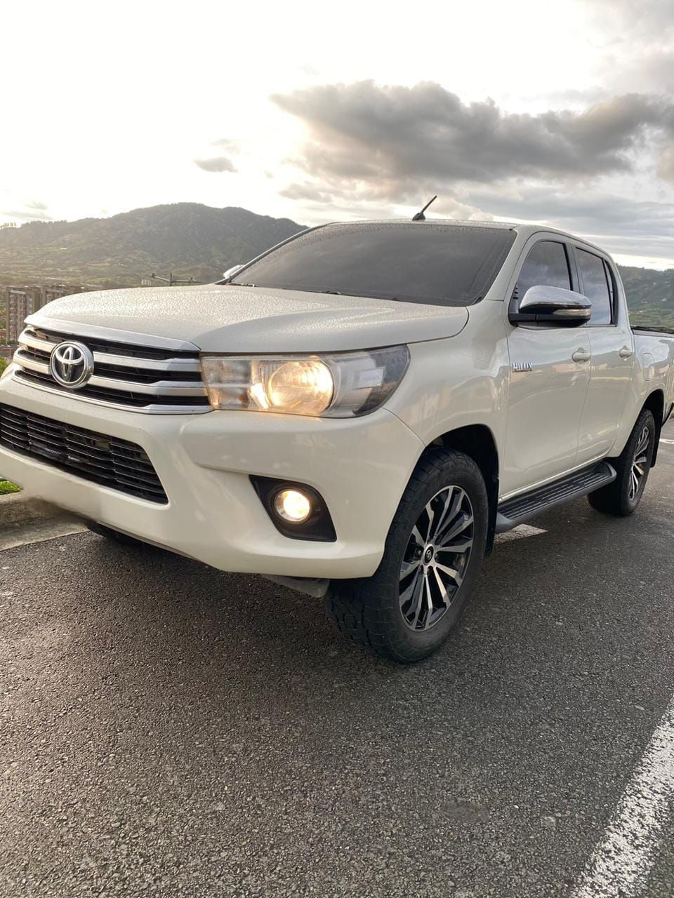 alquier vehiculos toyota hilux frente