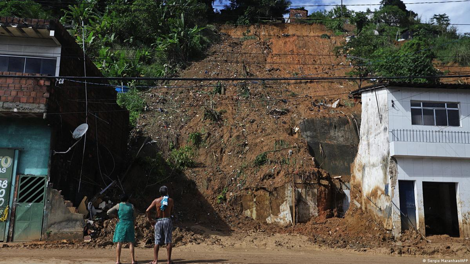 A utilização de Geomantas nas encostas da Região Metropolitana do Recife