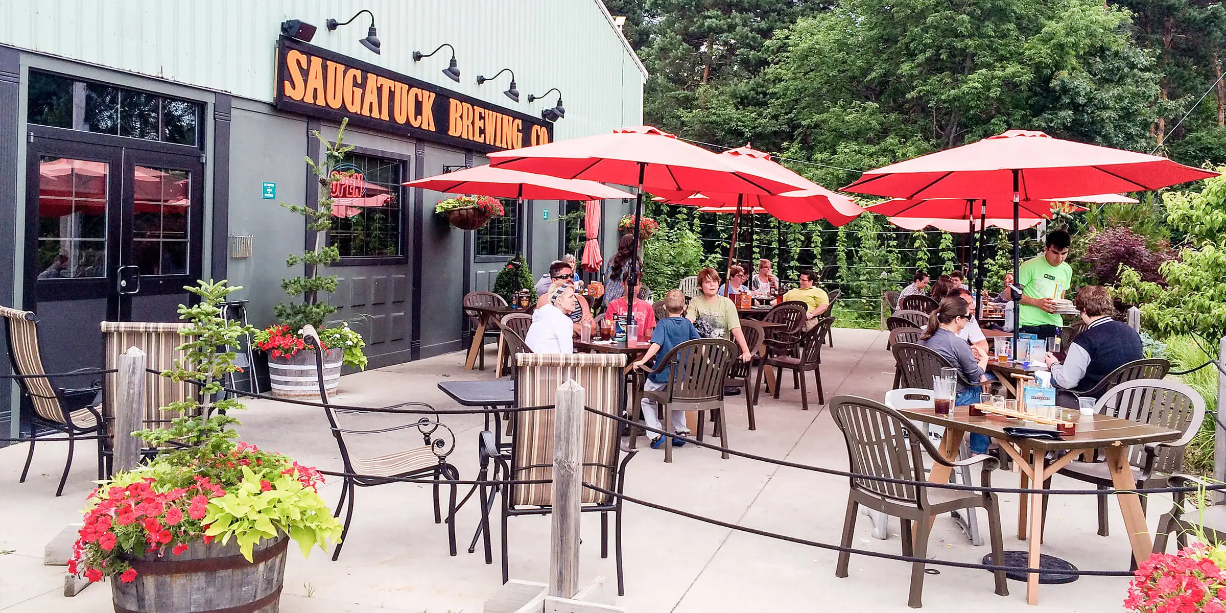 AB-Breweries-Saugatuck-Brewing-Co-Exterior-2-Banner-1.webp