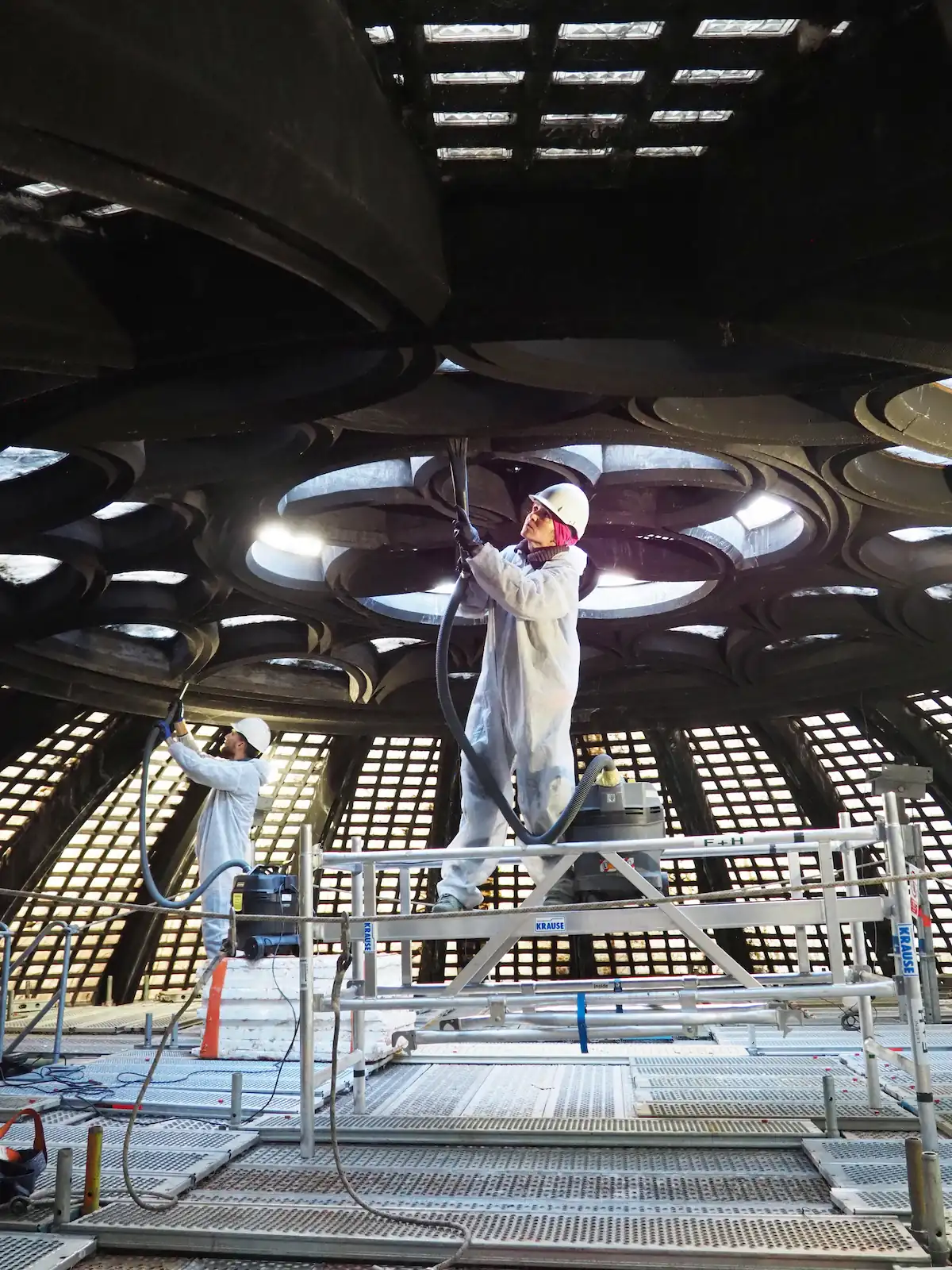 Restaurátorské práce na kopuli v BREDĚ