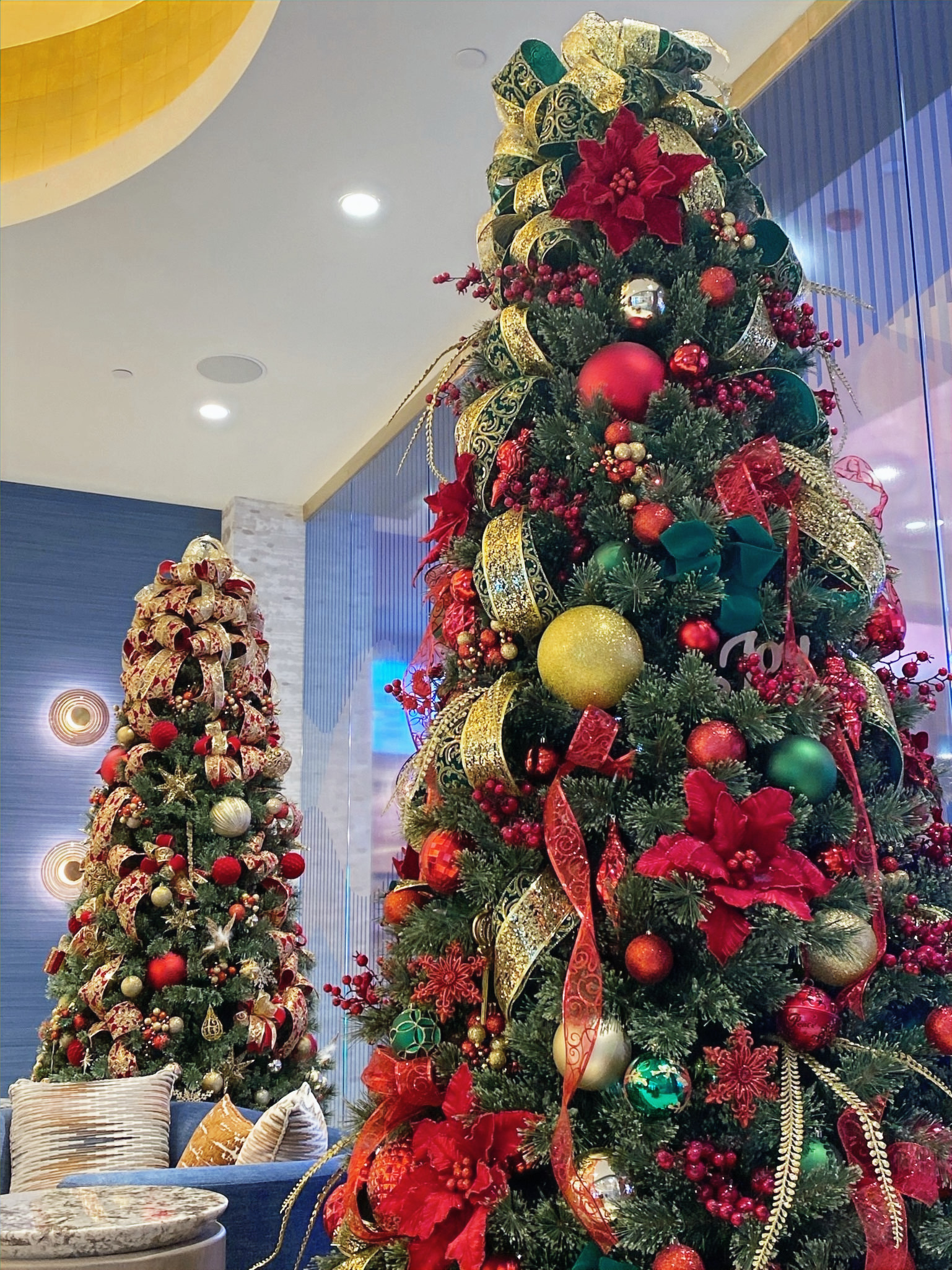 Grand Crimson & Emerald Tree