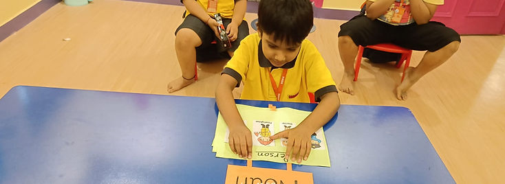primary section child activty - learning noun at kidzee gita vatika gorakhpur