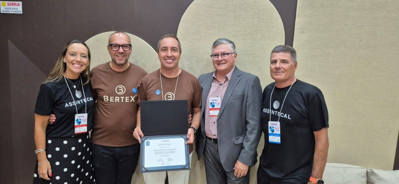 Assintecal e Abicalçados entregam certificados do Origem Sustentável na Fimec