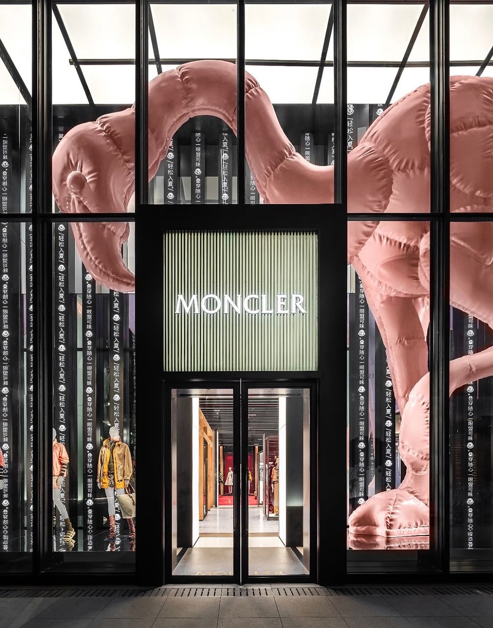 Flamingo sculpture Moncler