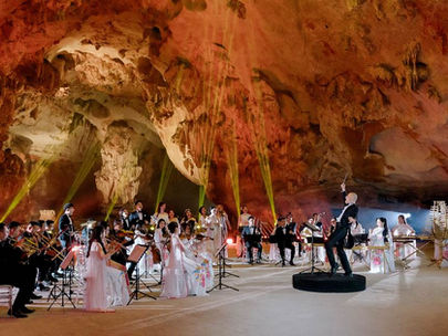 Asia Premier Cruises (APC) Corporation recently filmed three performances by Suc Song Moi Orchestra in Dragon Pearl Cave.