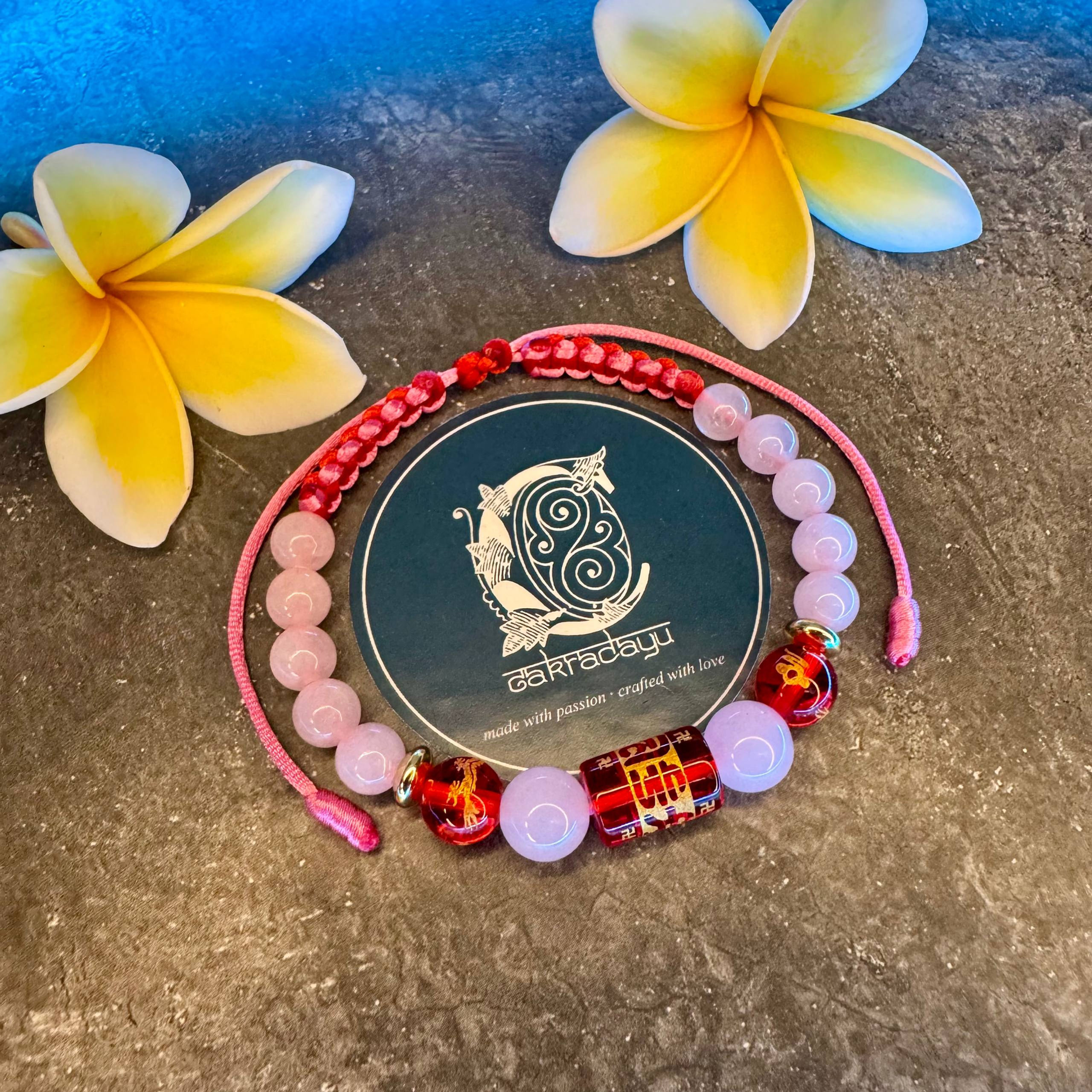 Gelang Bodhisatwa Mahadewi Pengampun (Kwan Im) dengan kristal Red Agate