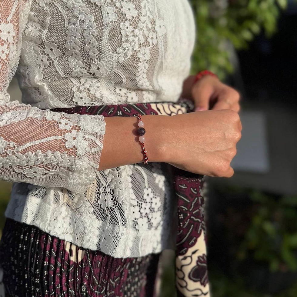Thumbnail: Gelang Tridatu Jodoh Asmara dengan batu Amethyst dan Rose Quartz