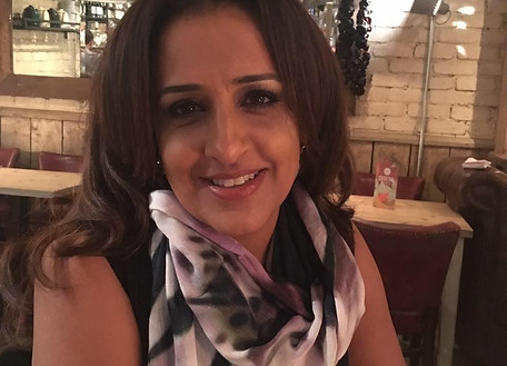 Profile Pic Dee Lakhan_edited.jpg