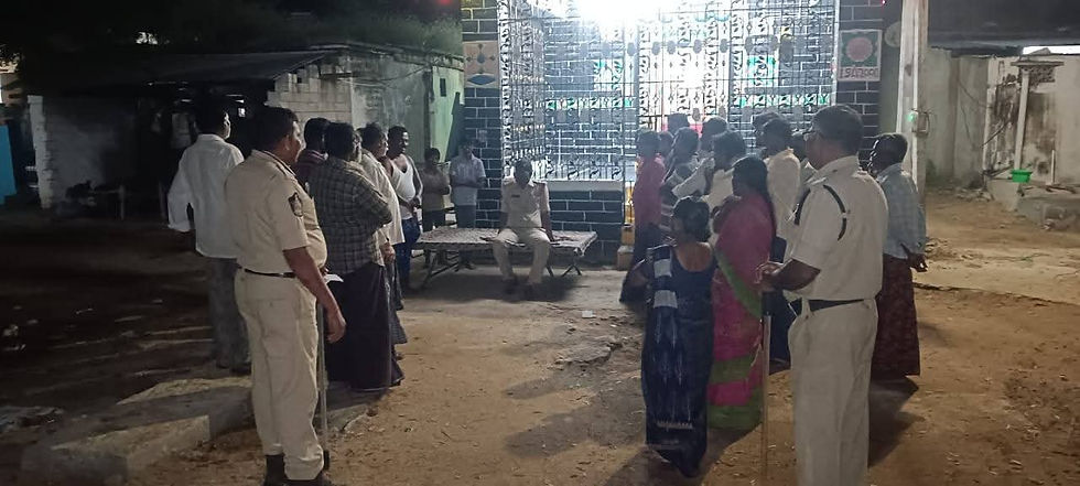 పల్లె నిద్ర కార్యక్రమంలో పాల్గొన్న ఎస్.ఐ, సిబ్బంది