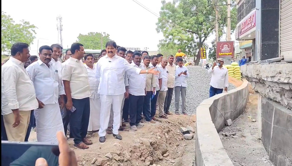 కాలువ నిర్మాణ పనులు పరిశీలిస్తున్న మాజీ ఎమ్మెల్యే రాచమల్లు శివప్రసాద్ రెడ్డి