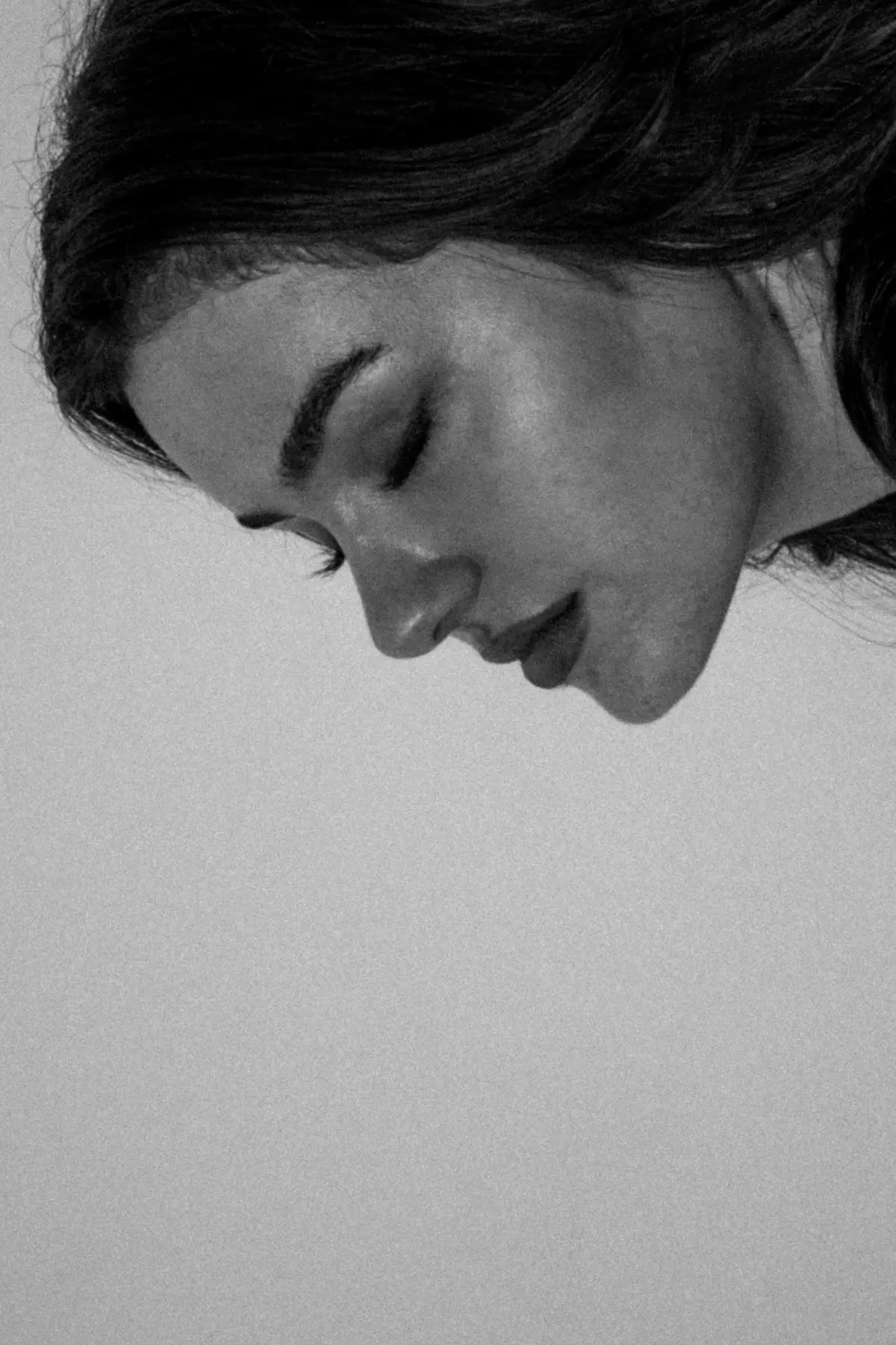 Frau Schaut von Oben herunter, Schwarz Weiss