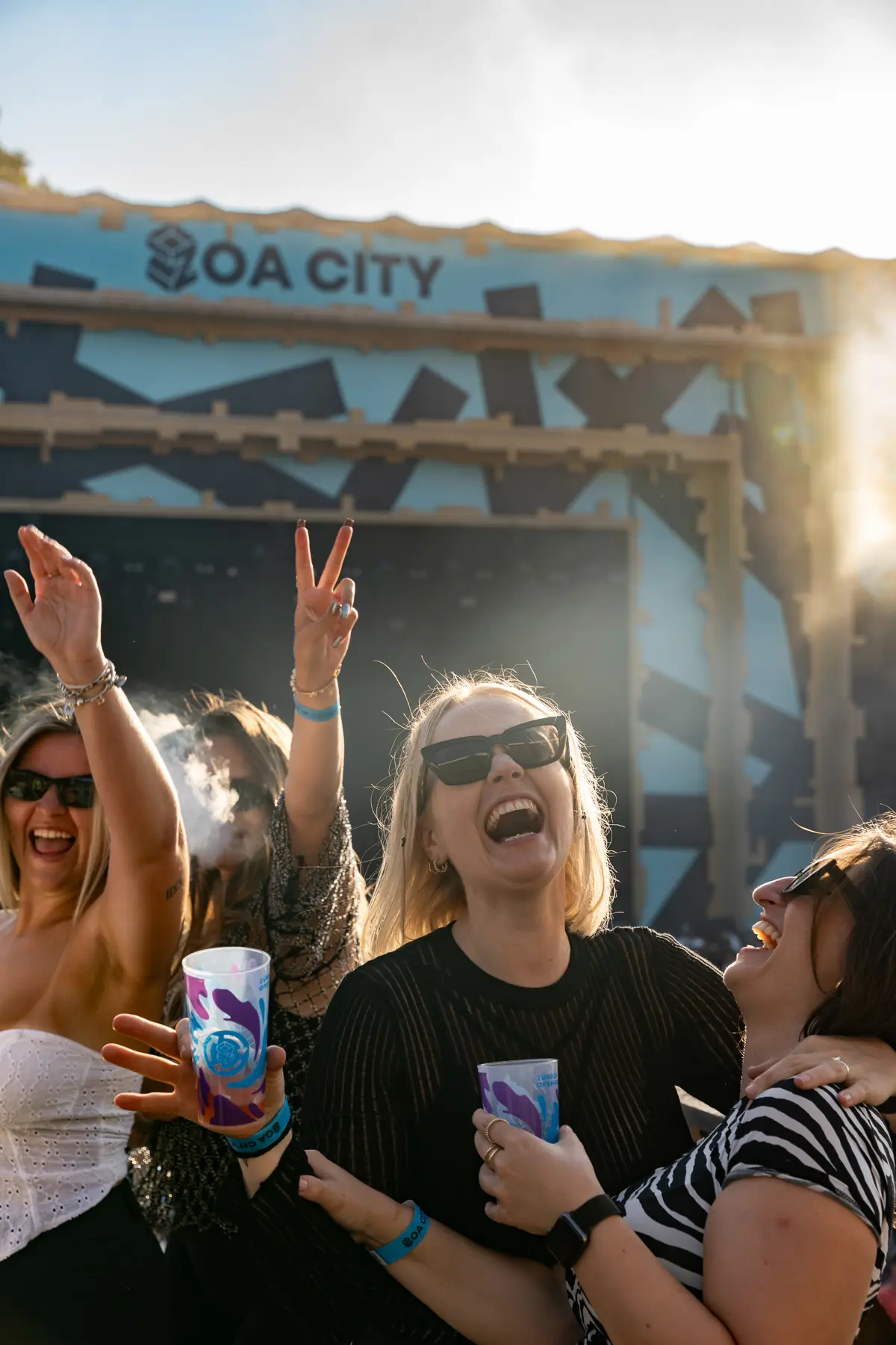 Lachende Frauen am ZOA City