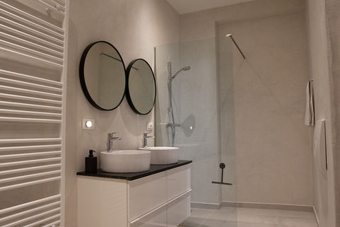 apartement-bathroom-sink-shower-black-white-holiday-resort-chania-crete-greece.jpg