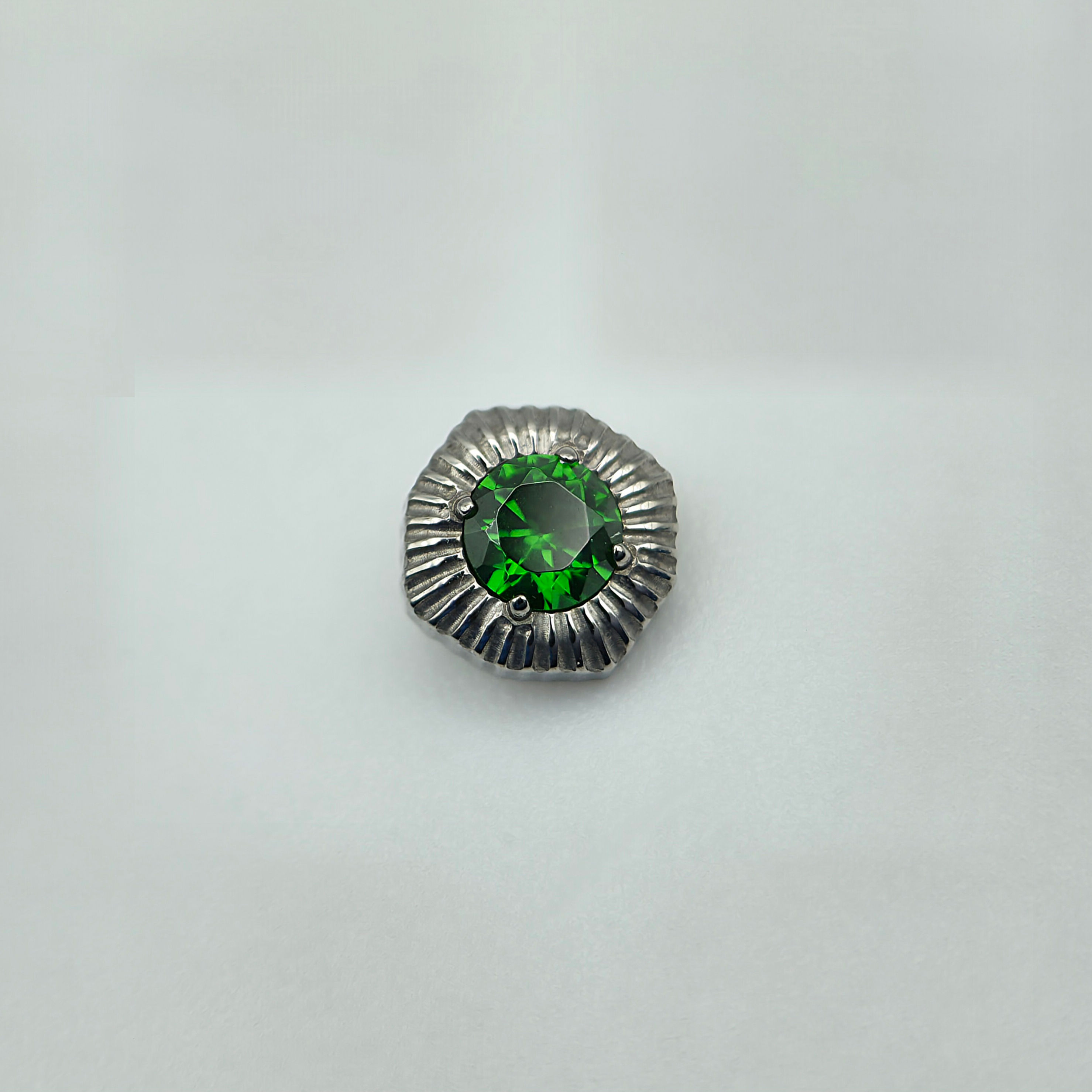 Emerald 'Ianus' attachment