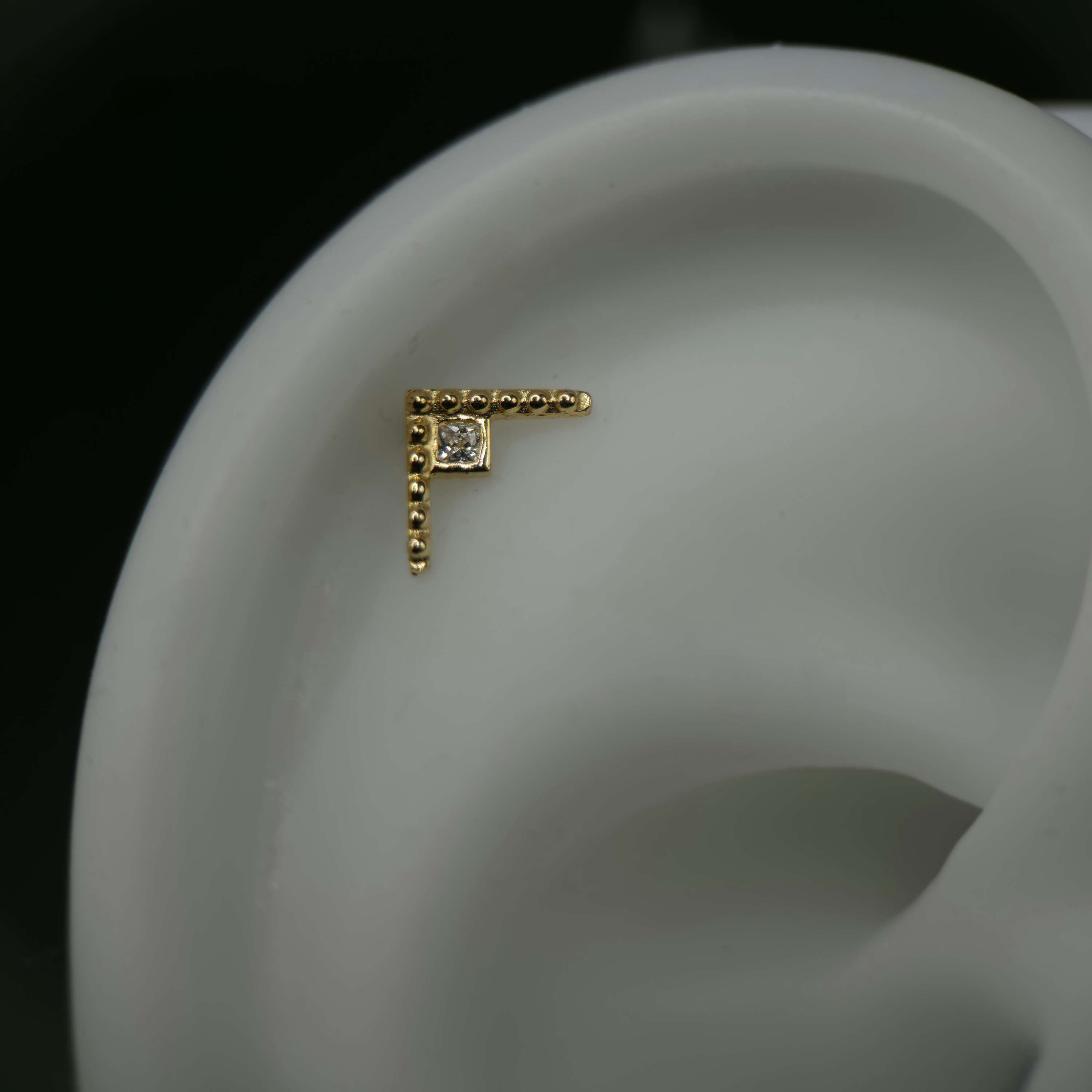 Tish lyon milligrained V shaped gem 14kt gold threadless attachment
