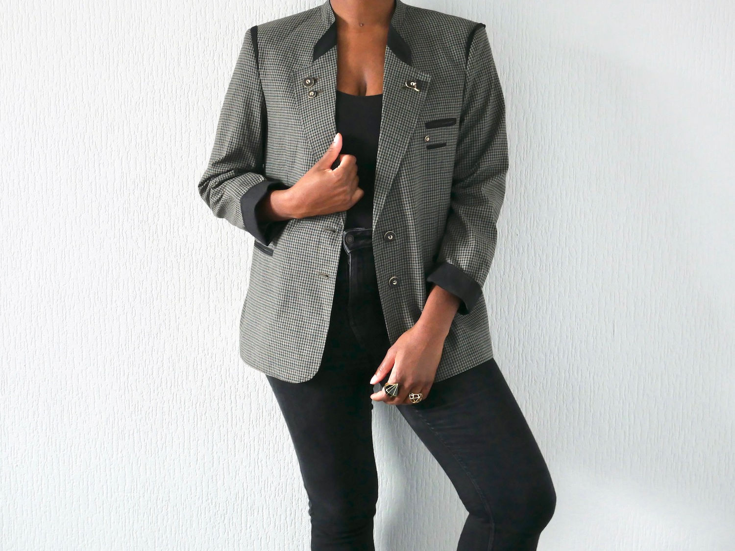 Veste verte avec boutons en bois vernis