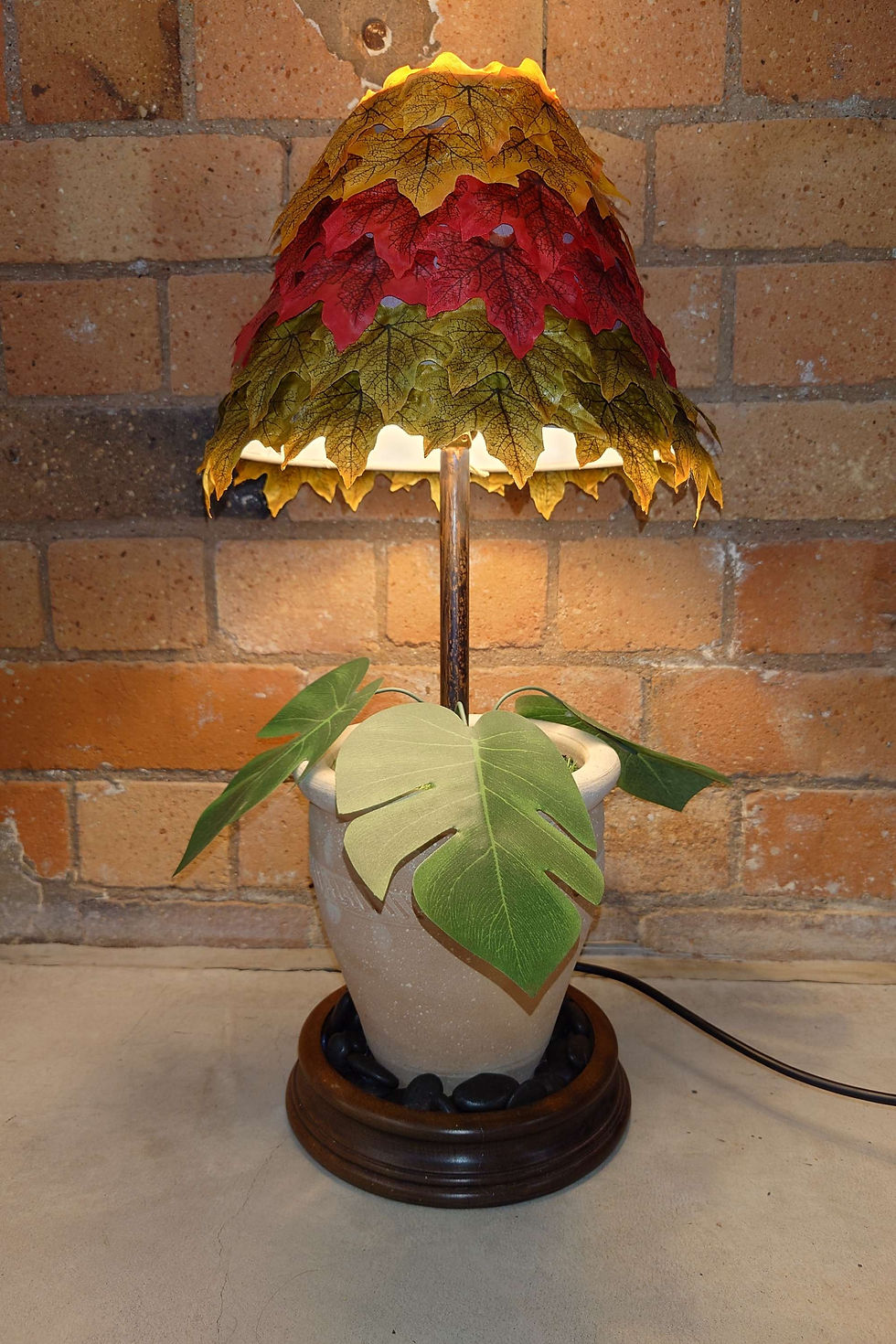 Thumbnail: plant themed lamp